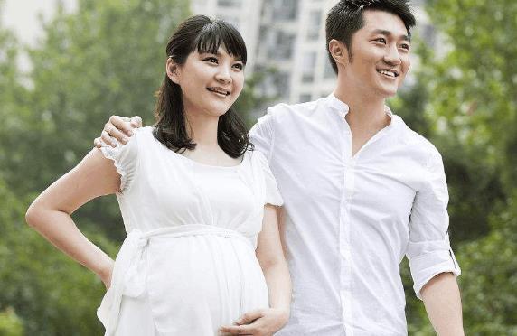 『超级宝妈』“地表硬核产妇”火爆全网，买菜路上生娃，生完抱娃潇洒离去