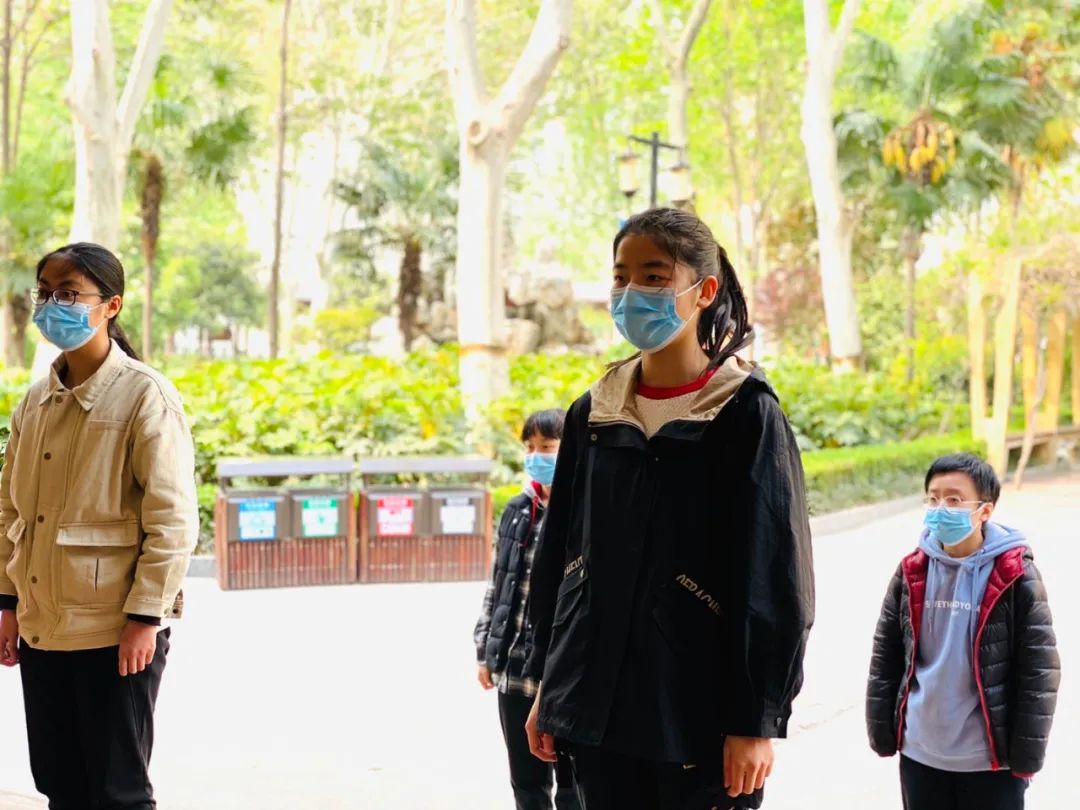暖先生格调：第一批复课的孩子怎么样了？揭秘来啦！张文宏这样寄语复课的孩子……