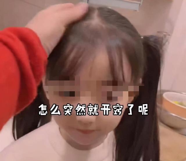 因心疼爸爸洗碗，女儿对妈妈说寒心话，网友：生块叉烧都好过生你