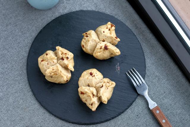 哈哈，花了1年时间，我的馒头终于“开花”了，太好吃，太开心