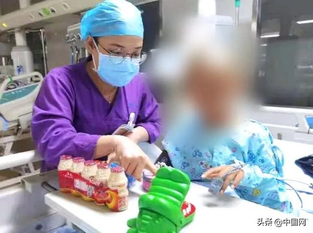 小玉|不要偏信“土法”！女儿被妈妈用农药焗头驱虱命悬一线