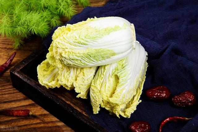 家常的醋溜白菜，牢记3个技巧，白菜酸辣开胃又脆爽，做法还简单