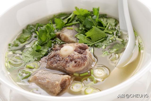 法式红酒牛尾浓汤，冬天一碗暖心汤，营养又养生，超美味的家常菜