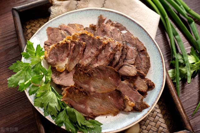 做卤牛肉时，牢记“1腌2泡”的窍门，牛肉鲜嫩入味，不柴不腥
