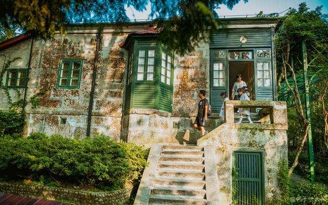 趣旅游@庐山上为什么会有那么多各色风格的建筑？