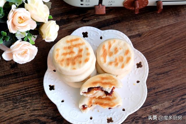 外焦里嫩的豆沙发面饼怎么做？烙一锅当早餐，层次分明香软美味