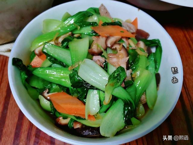 晒老妈生日宴，9菜1汤荤素搭配，朋友都说：比饭店经济又实惠