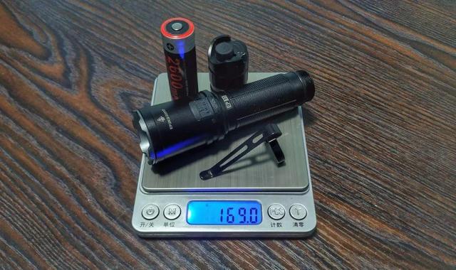 战术手电评测｜性价比之王，新兵入手体验首选