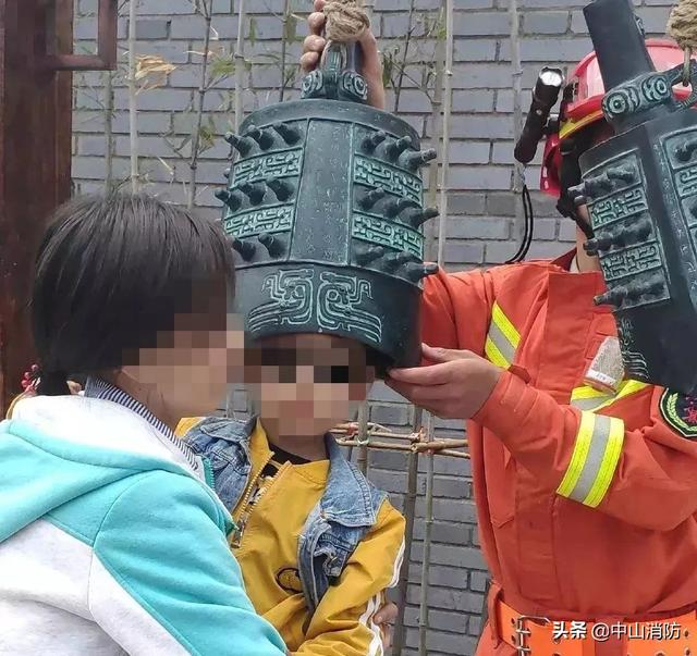 [你的育儿经]急哭！南昌一小女孩手指被自行车链条卡住，家长们可千万看住了！
