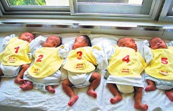 我们的那些年|准妈妈肚子大如“脸盆”，产检后发现怀上5胞胎，老公：造孽啊