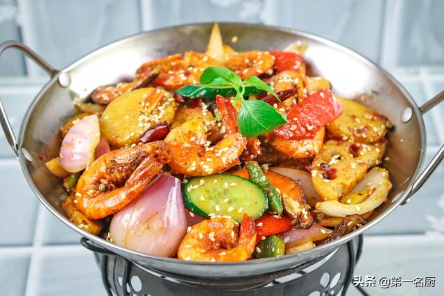 豆瓣酱|大厨教你麻辣香锅的家常做法，荤素搭配要啥有啥，香辣十足又营养