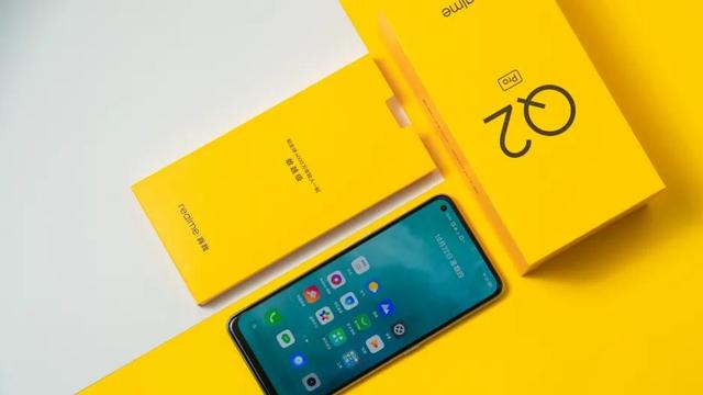 又一被严重低估的中端旗舰，65W快充+4摄256G，堆料太猛