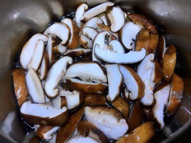 天一冷就馋这道菜，鲜香味美，全家人都爱吃，好吃到舔盘子