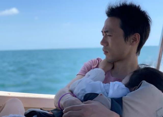 你的育儿经|家庭的幸福指数有多高?从出门谁抱娃就能看出来,一看一个准