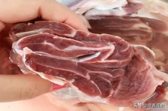 酱牛肉时，切记"1腌2泡"，做对了，牛肉不柴不腥，酱香又入味