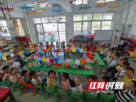 红网|武陵源索溪中心幼儿园“美食共享会”让“六一”儿童节特殊有意义