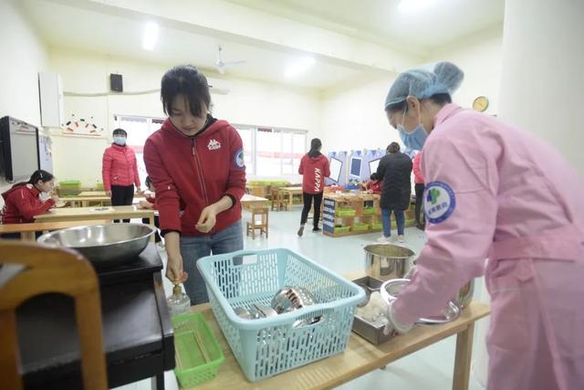 超级宝妈▲复学后，“萌娃”们怎样度过在幼儿园的一天？