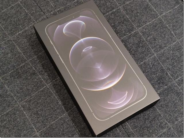 iPhone 12 Pro简单开箱：不知道华为有没有它好？大家给点意见