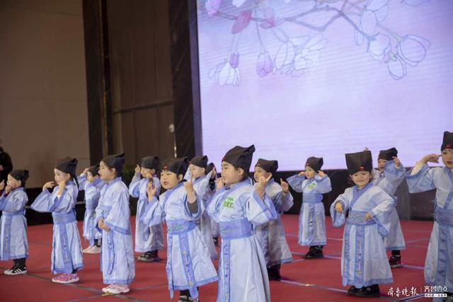 金乡这家幼儿园举办第一届迎新年亲子音乐朗诵会