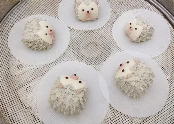 馒头变着花样做，松软可口，好吃又养胃，孩子吃得不亦乐乎