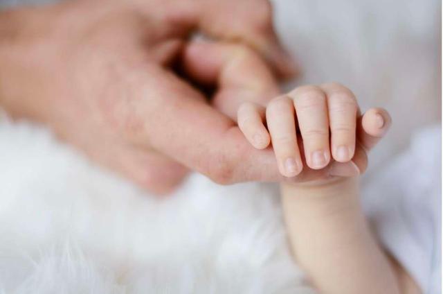 「你的育儿经」孩子手掌上有断纹的样子，就暗示着是“唐氏宝宝”吗？