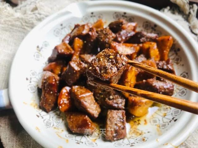 杏鲍菇牛肉粒：一口一块牛肉，真的太满足了