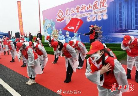 光明网■雷神山医院1090名援汉医疗队队员撤离,八旬出院患者托人送来260件礼物