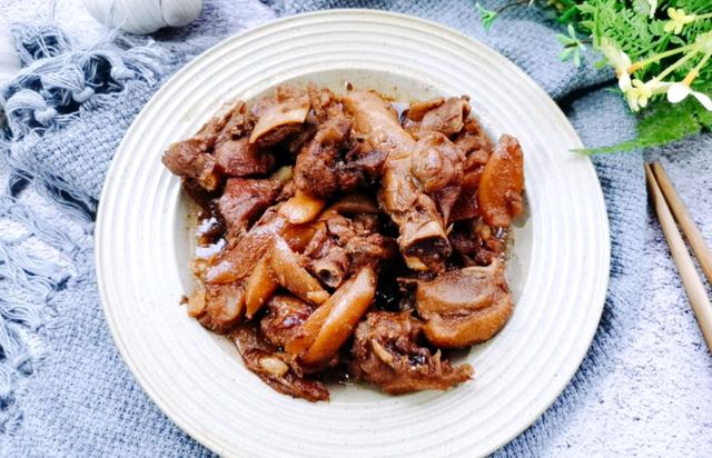 冬天，吃牛羊肉不如吃它，15块钱1斤，好吃不上火