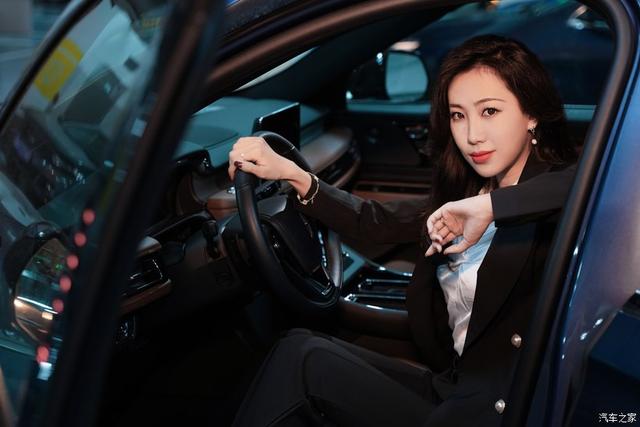 『约吗旅行』美女携飞行家的一天