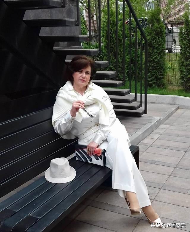 第五大道胖妈不敢穿白色?来借鉴这位俄罗斯博主的穿搭,其实方法就这几个