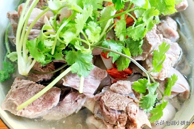 冬季炖羊肉，谨记“4不放”，羊肉鲜酥不发黑，羊汤鲜白又暖胃