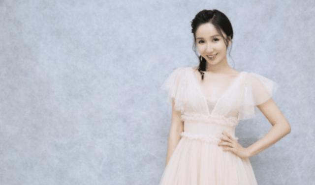 家住魔仙堡|娄艺潇真是深藏不露，曾是国家二级运动员，看到体操服旧照后心动