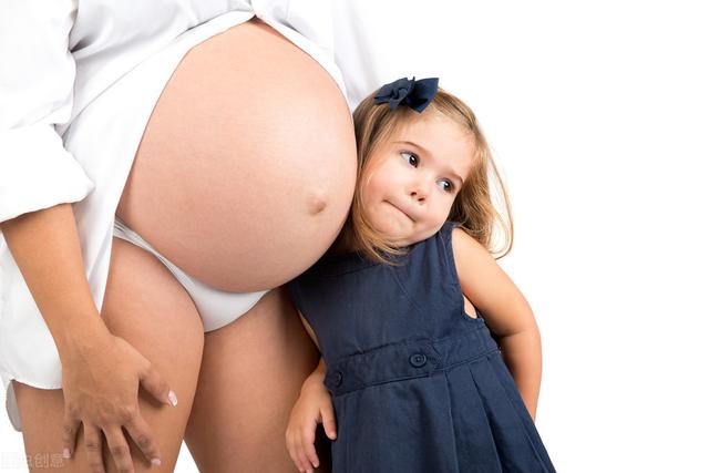 超幸福一家|大肚孕妈妈左侧睡最好？4种睡姿逐一分析