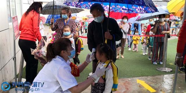 视界网|潼南：幼儿园开园首日 幼儿萌态百出
