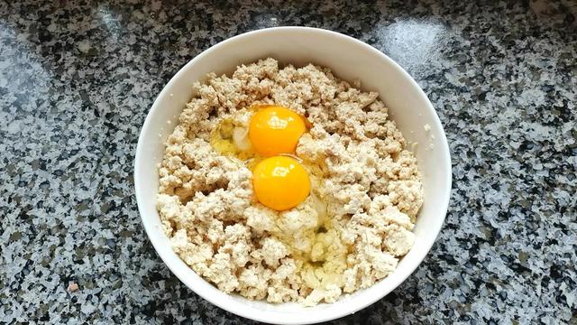 豆腐这样做，一次多做点，吃不了放冰箱，搭配火锅、炖菜或烧丸子