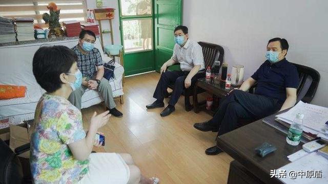 超级宝妈|省委政法委：庆六一送慰问