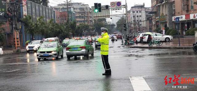 红星新闻：当成都的尾号不限行遇上雨天早高峰 多亏了北大门“空中电波”来缓堵