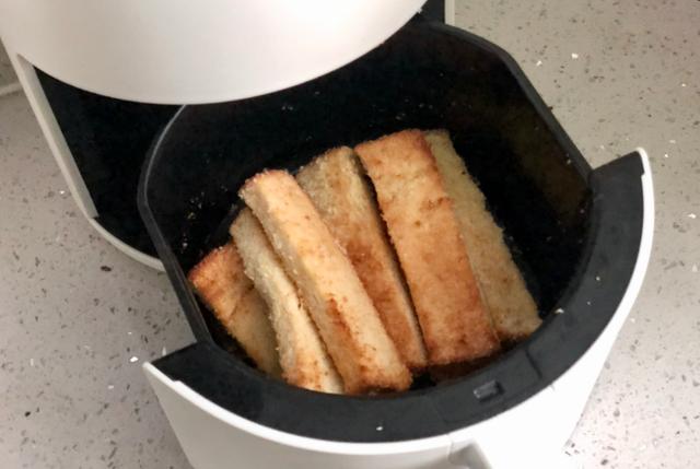 吐司片吃不完，就换一种新吃法，变身美味的下午茶点