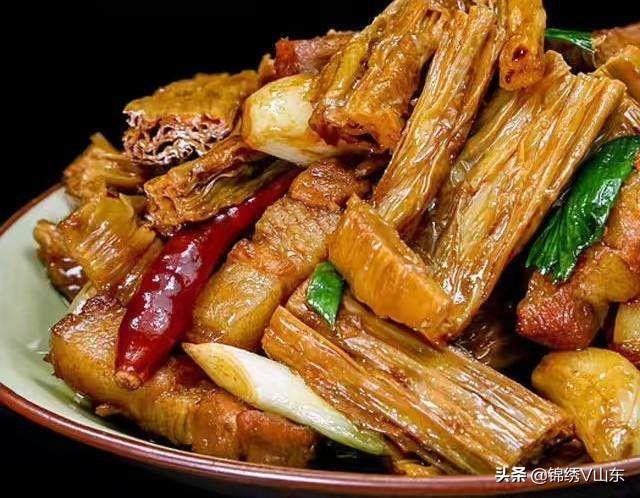 天气骤冷，来几道香辣过瘾的下饭菜，真是不错的选择，家人吃不够