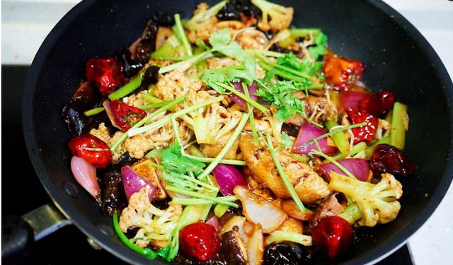 想吃麻辣香锅自己做，20元吃到撑，有荤有素，老公看了流口水