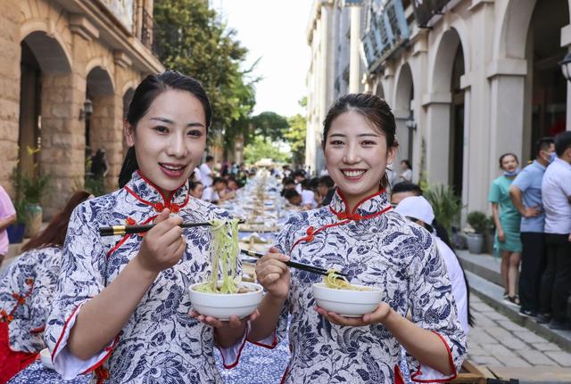 古城|真香！古城长桌宴，品运河牛肉面