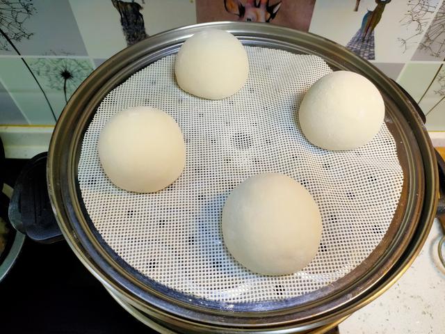 冬天蒸馒头，一次醒发可不够，牢记“三次醒发”，暄软好吃有嚼劲