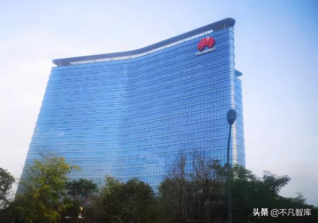 免费把世界第一高楼，变成华为的广告牌，只为吸引华为的“目光”
