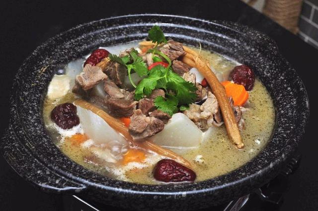 教你红枣炖羊肉的秘制新做法，营养好吃又能解馋，一锅都不够吃