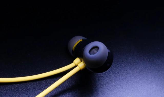 四百块钱做主动降噪，realme 真我黄开箱