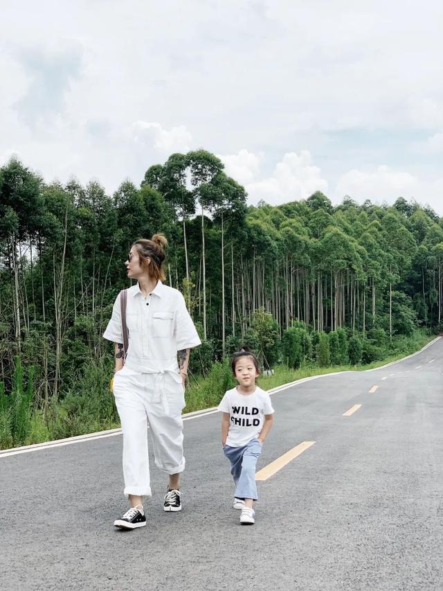 「超级宝妈」三位潮妈的亲子穿搭秘籍，教你做街上最吸睛的母子/母女