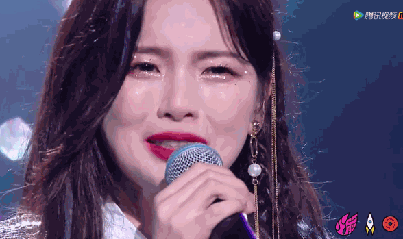 观察者网|火箭少女101解散，杨超越崩溃式告别乐坏网友