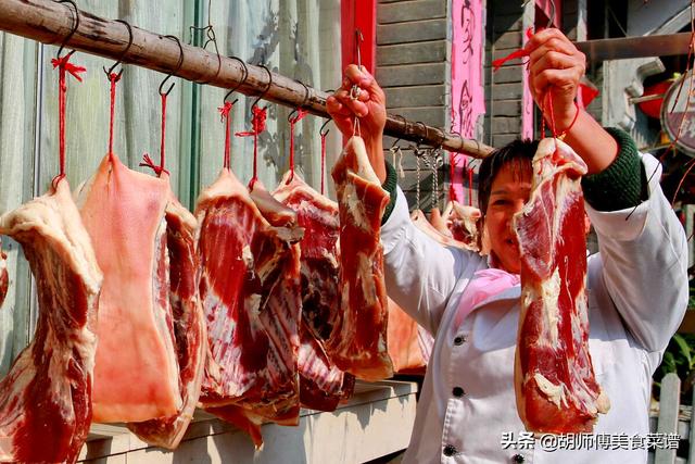 腌腊肉时，只加盐腌是错的！牢记4要点，腊肉香味浓郁，久放不坏