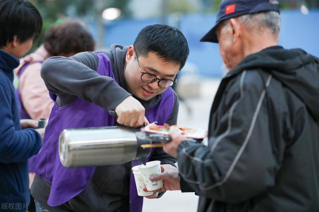 自来水、白开水、瓶装水，怎么喝才最健康？