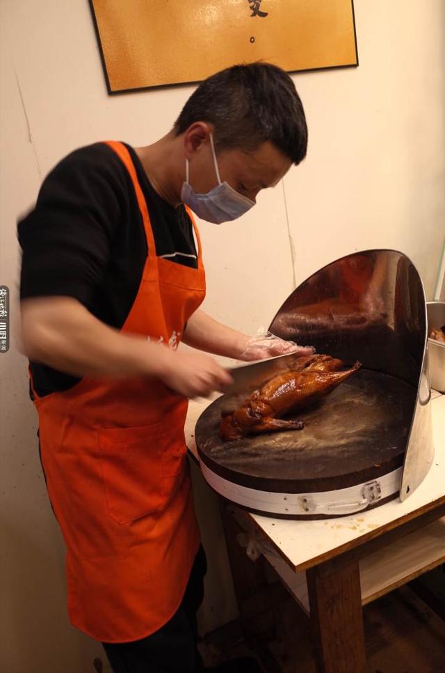 老板|小时小店|这家专门做烧鹅和叉烧的杭州街坊小店,居然是从警察的朋友圈开始火的